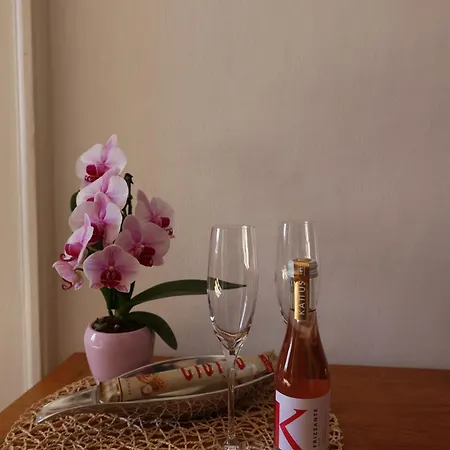 Adrienne * וולדן אם וורתרסי