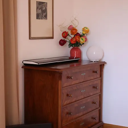 Adrienne * וולדן אם וורתרסי